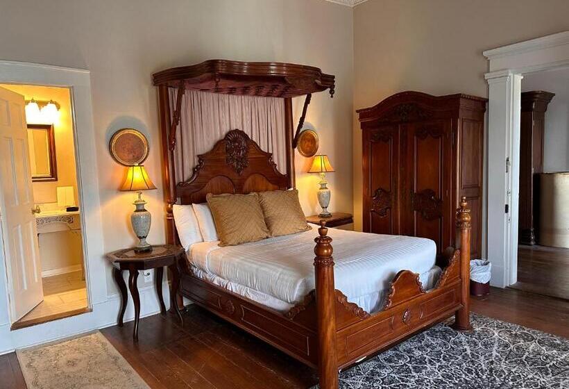 בית מלון כפרי The Inn At Cedar Grove