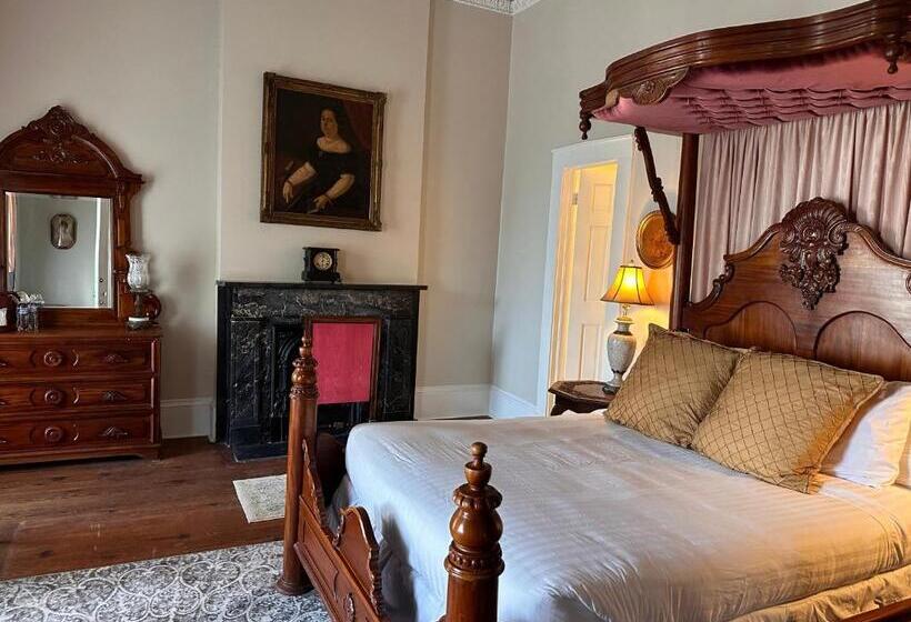 בית מלון כפרי The Inn At Cedar Grove