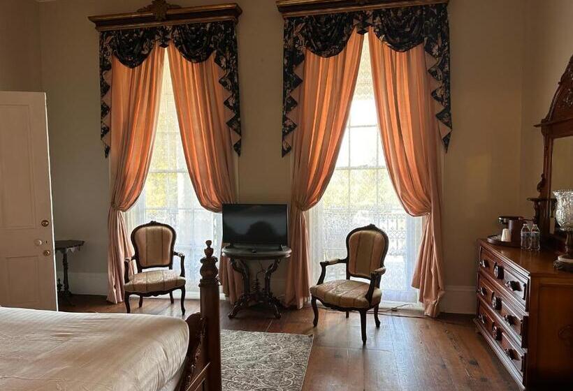 בית מלון כפרי The Inn At Cedar Grove