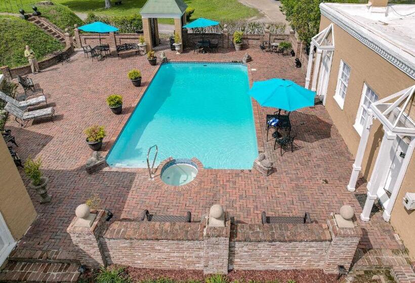 בית מלון כפרי The Inn At Cedar Grove