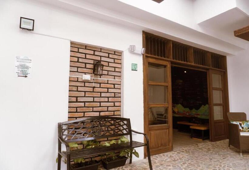 هتل Tuki Hostel & Lounge