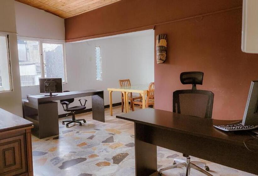 هتل Tuki Hostel & Lounge