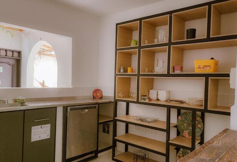 هتل Tuki Hostel & Lounge