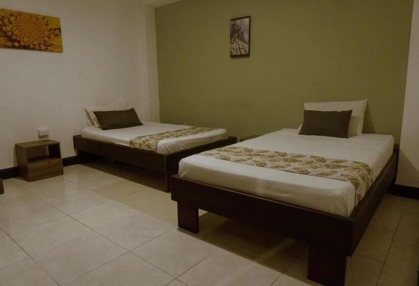 هتل Tuki Hostel & Lounge