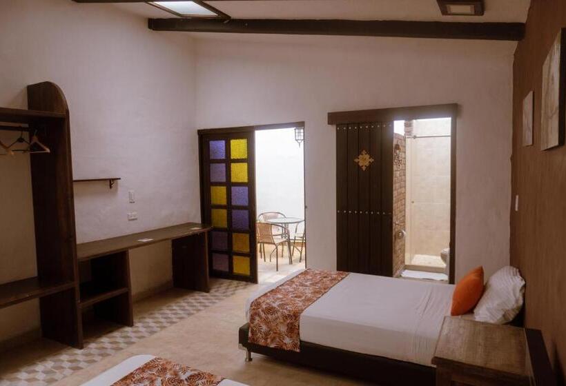 هتل Tuki Hostel & Lounge