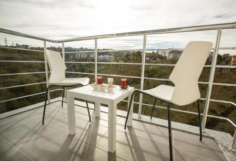 בית מלון כפרי First Joy