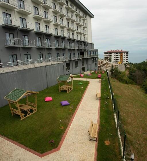 בית מלון כפרי First Joy