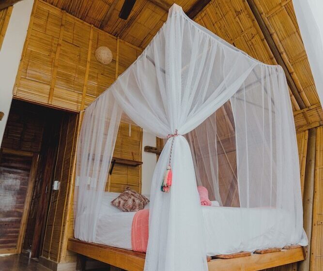 ホテル Uuttaaka Eco