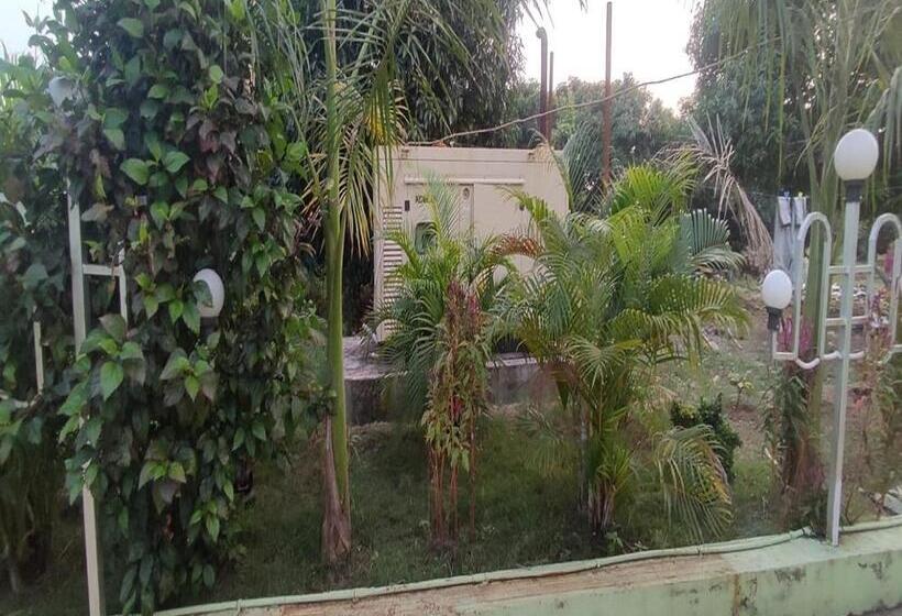 Отель Vrundavan Resort, Narmada