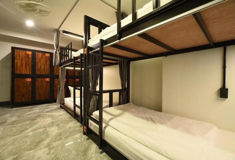 Koko Party Hostel 18 40