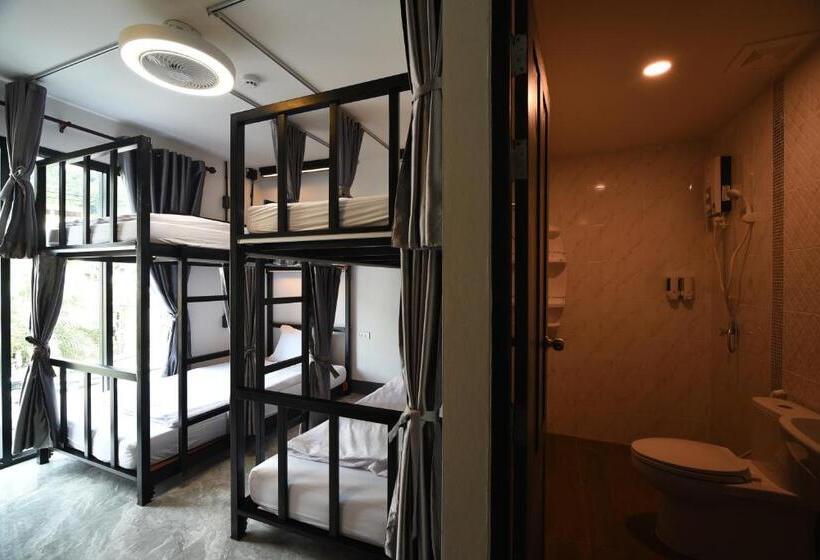 Koko Party Hostel 18 40