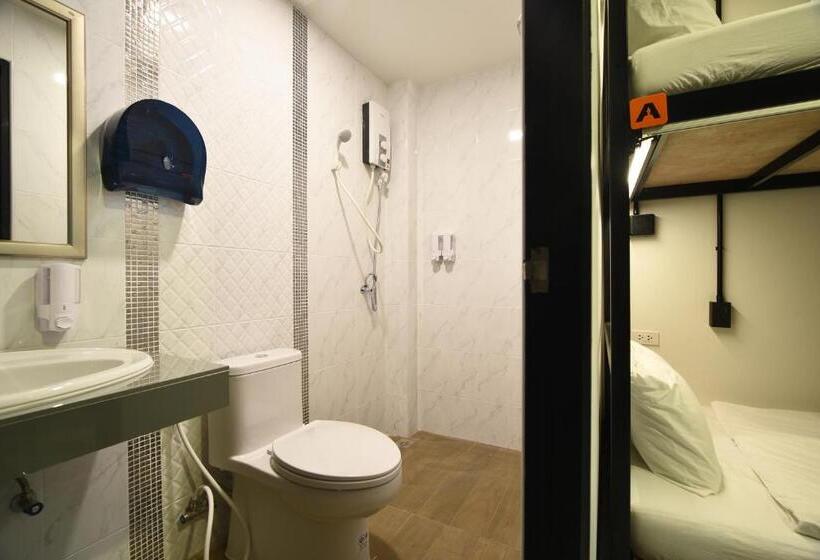 Koko Party Hostel 18 40