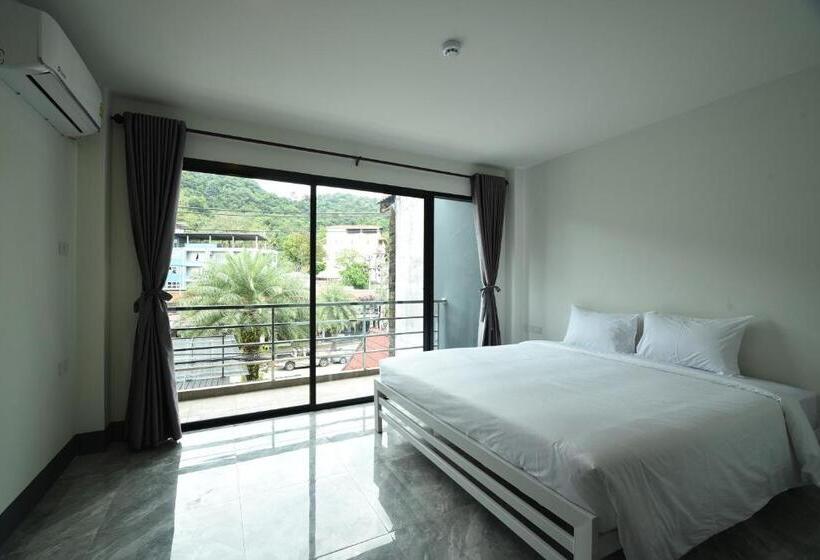 Koko Party Hostel 18 40