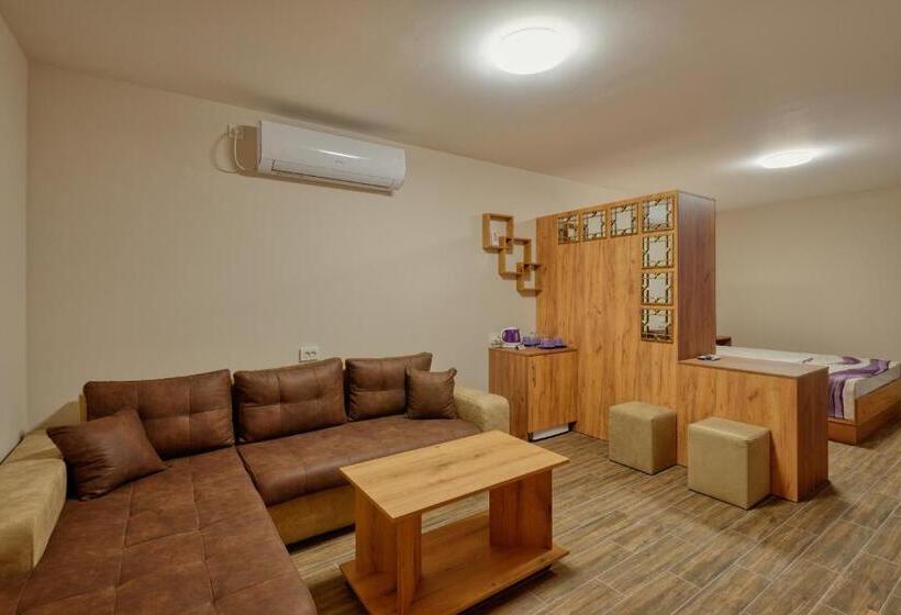 פנסיון комплекс колонада