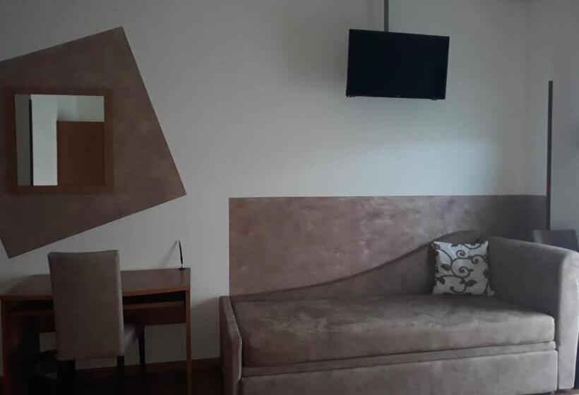 Пансион Adams Rooms   Affittacamere