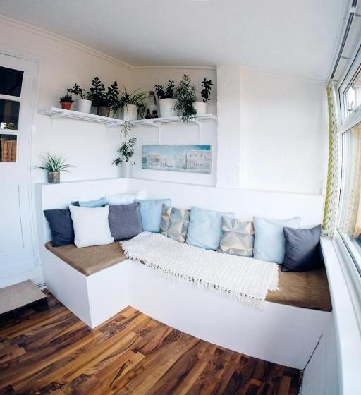 Пансион Bijou Annexe, Sea View, Private Entrance & Parking   Folkestone