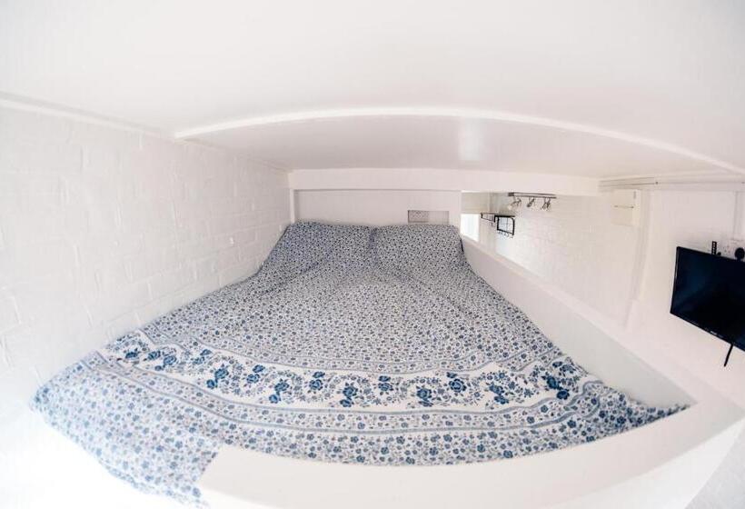 Пансион Bijou Annexe, Sea View, Private Entrance & Parking   Folkestone