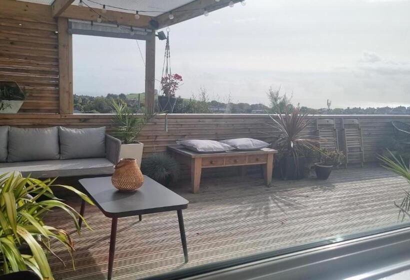 Пансион Bijou Annexe, Sea View, Private Entrance & Parking   Folkestone