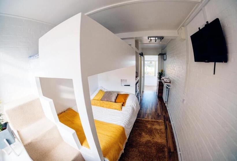 Пансион Bijou Annexe, Sea View, Private Entrance & Parking   Folkestone