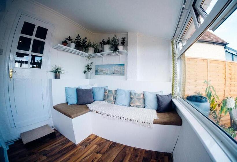 Пансион Bijou Annexe, Sea View, Private Entrance & Parking   Folkestone