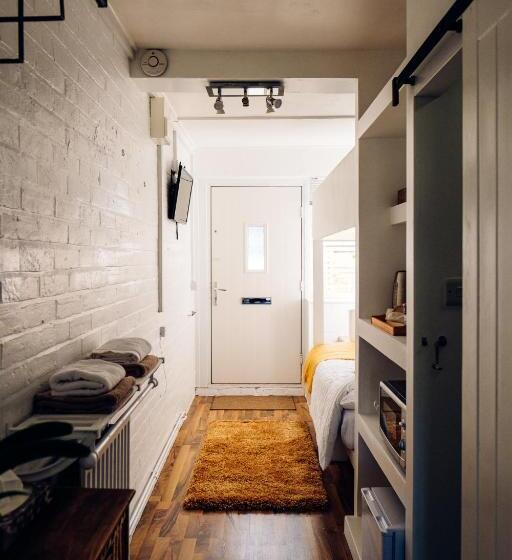 Пансион Bijou Annexe, Sea View, Private Entrance & Parking   Folkestone