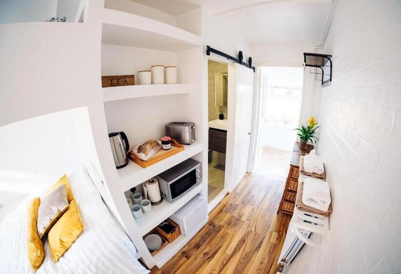 Пансион Bijou Annexe, Sea View, Private Entrance & Parking   Folkestone