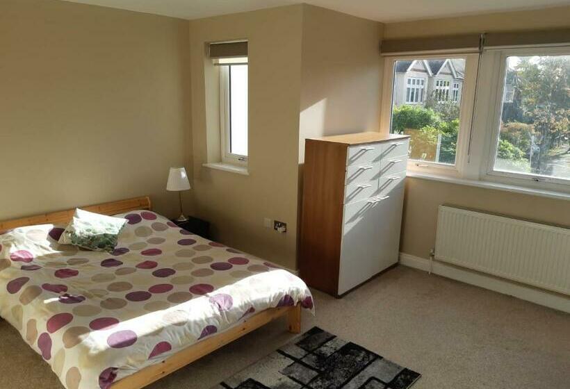 Пансион Beautiful Flat Ideally Located For Kew Gardens And Twickenham Stadium