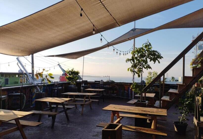 פנסיון El Coyote