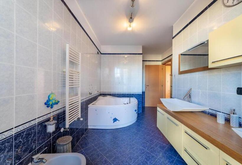 פנסיון Feel Like Home