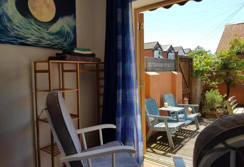 پانسیون Garden Room