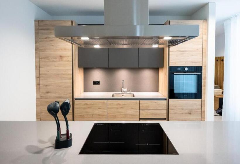 6532 Smart Hotel   Self Check In