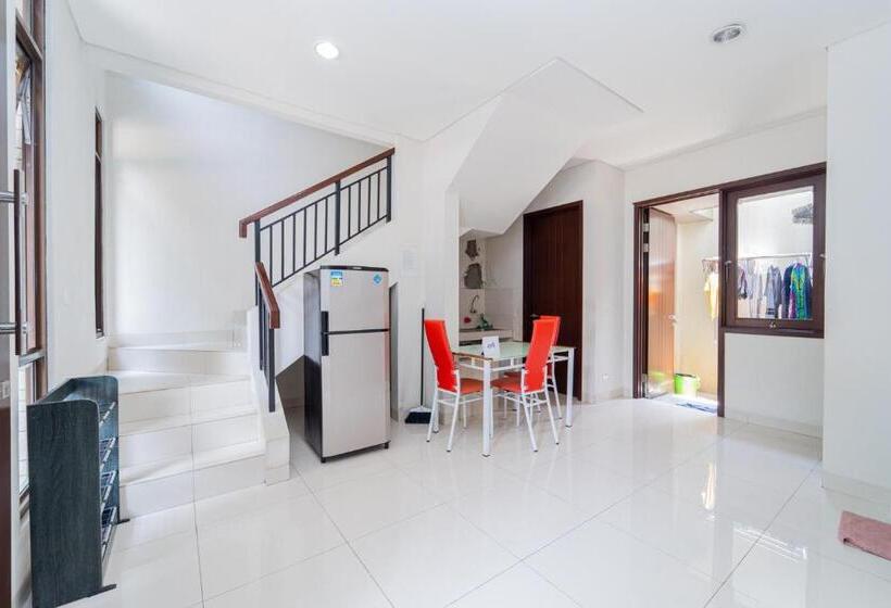 הוסטל Apik Kamila Bsd