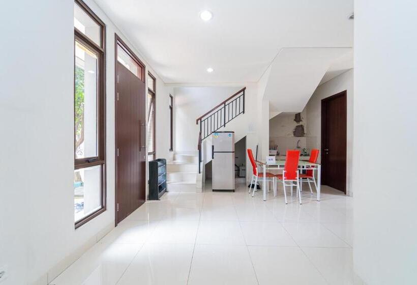 فندق صغير Apik Kamila Bsd