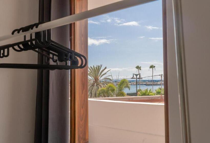 ユースホステル Ocean Nomads Coworking