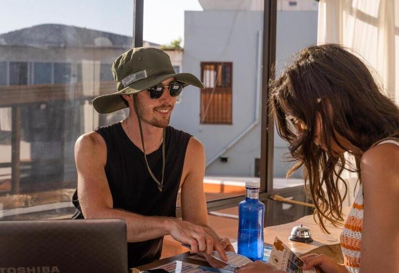 ユースホステル Ocean Nomads Coworking