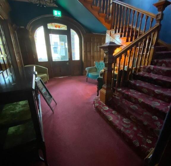 민박 The Calder House