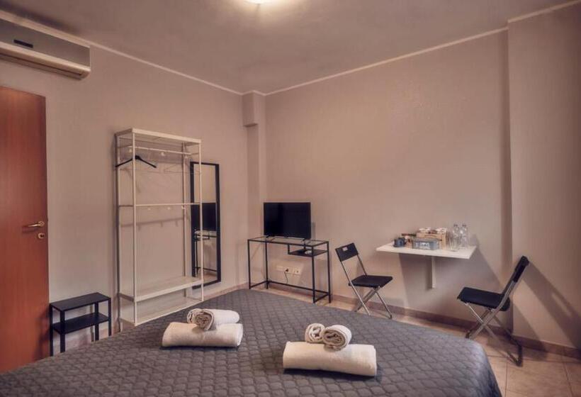تختخواب و صبحانه Travelershome Ciampino 170 Station Street