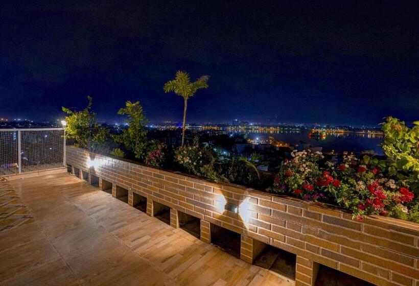 Отель Collection O Wonders