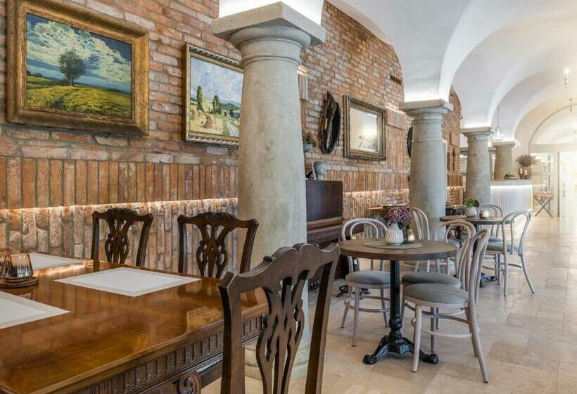 ホテル Arkady Hof