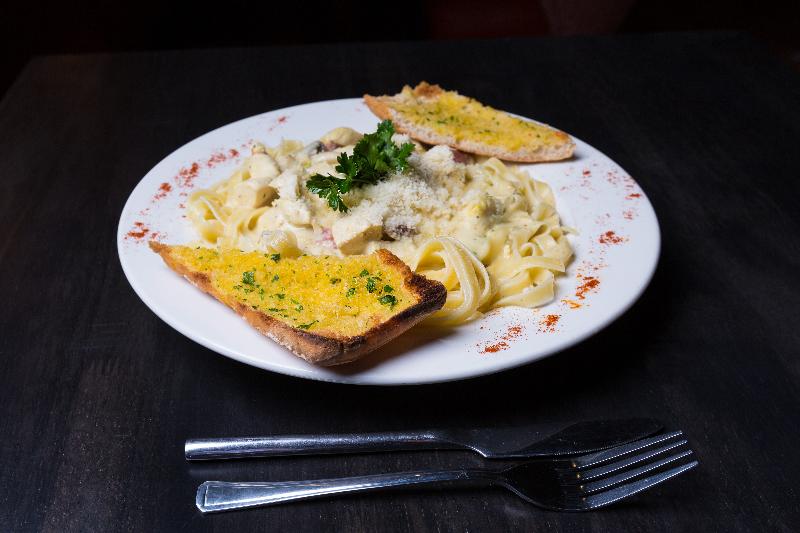 Castle Varagh Hotel & Bar