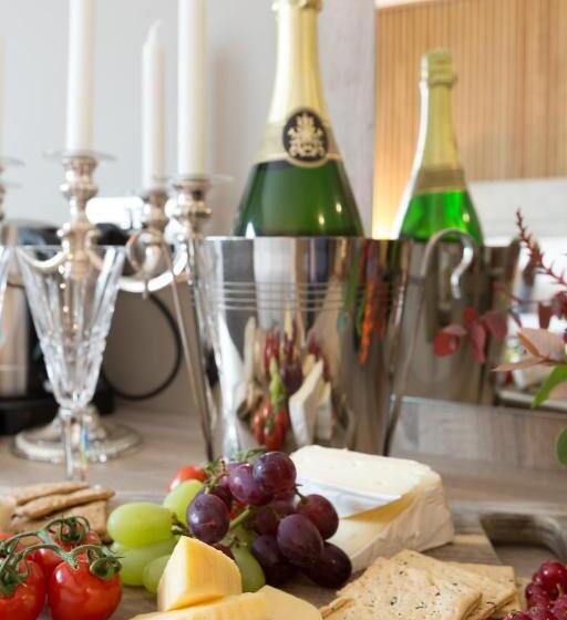 Castle Varagh Hotel & Bar