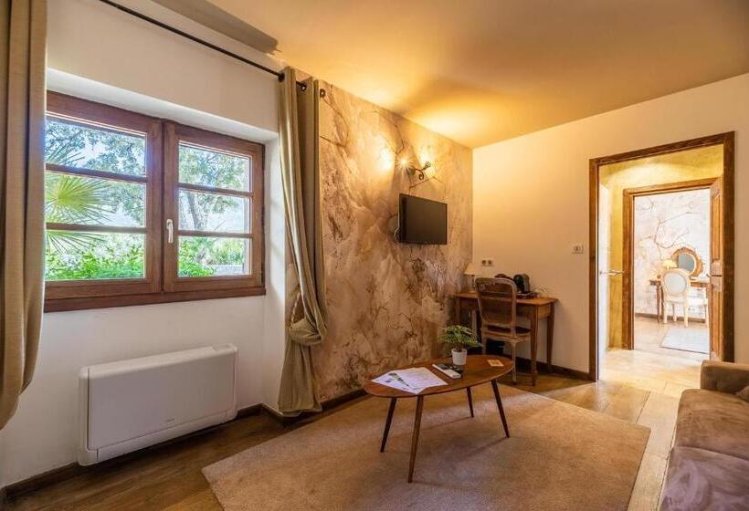 فندق Domaine Du Reginu