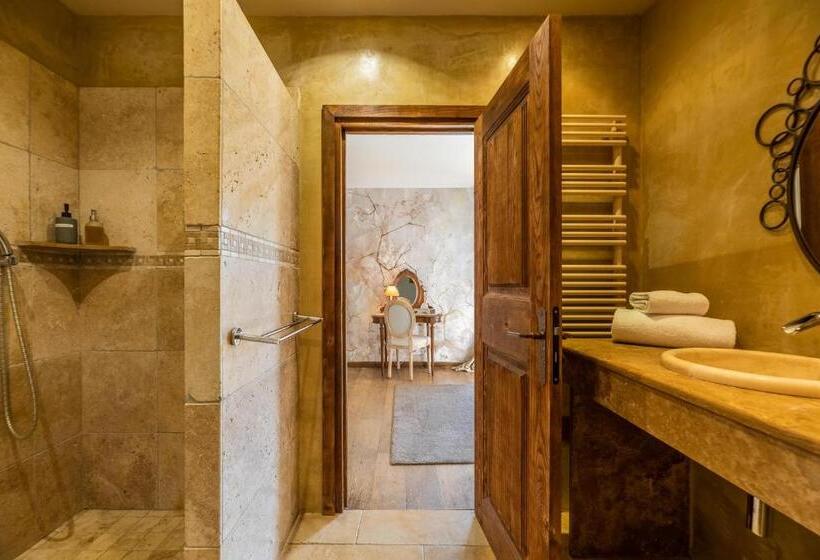 فندق Domaine Du Reginu