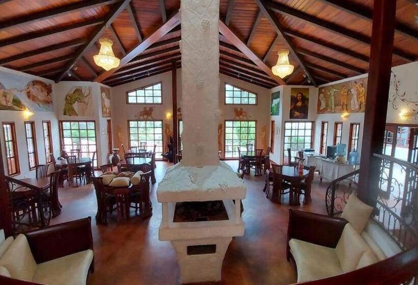 فندق El Castillo De Nallig