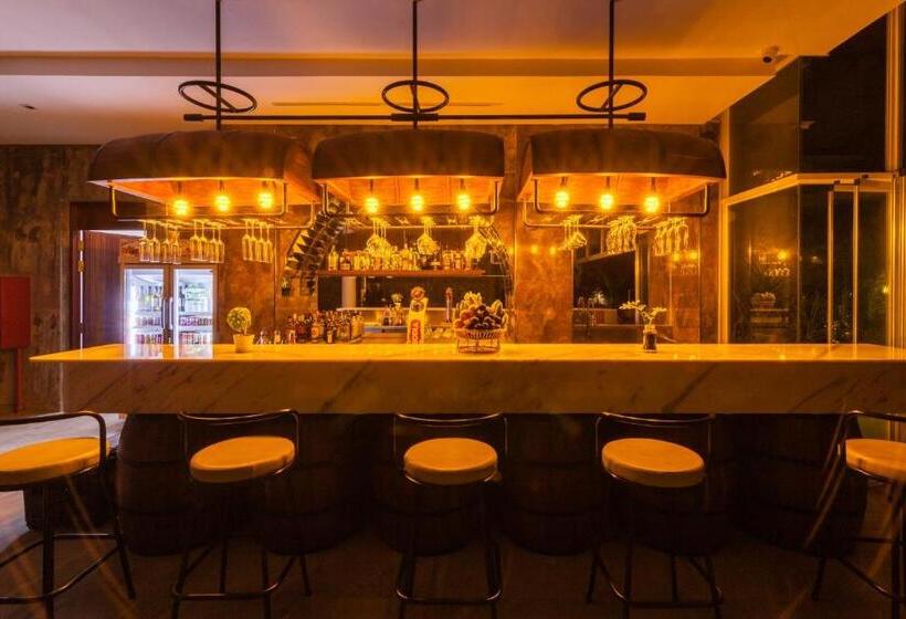 هتل Enjoy Boutique