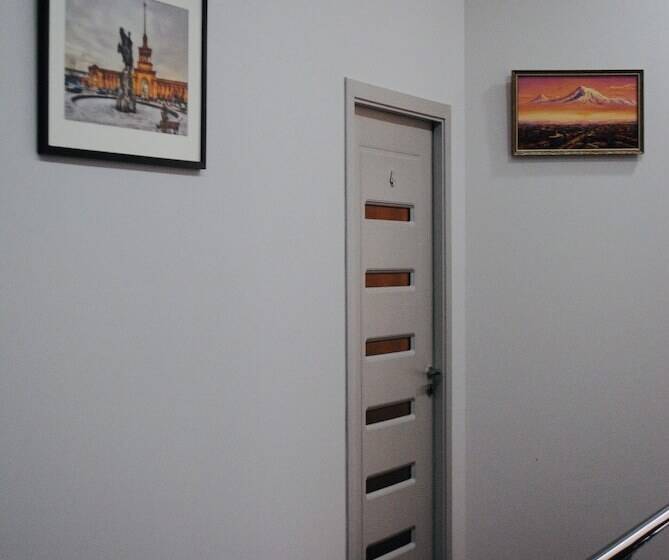 فندق Erebuni Plaza