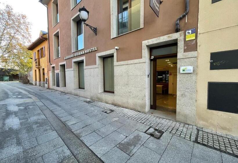 בית מלון כפרי Guiana Rooms & Suites