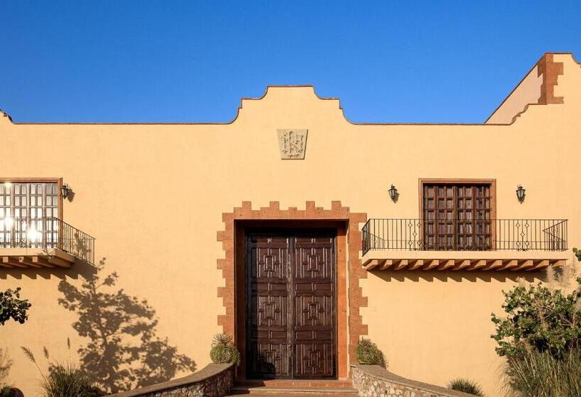 Отель Hacienda Maria Eugenio