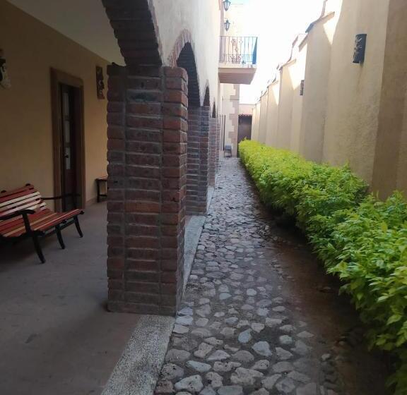 Отель Hacienda Maria Eugenio