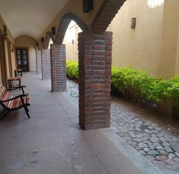 Отель Hacienda Maria Eugenio